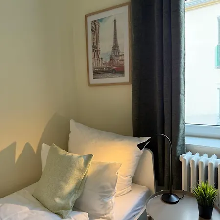 Homestay Budget I Ab 59 Eur I Fuer 1-2 Personen I Taegliche Reinigung Gemeinschaftsbereiche I Waschbecken Im I Xxl Gemeinschaftskueche-baeder I Wasch I Trockner I Ibbenbueren
