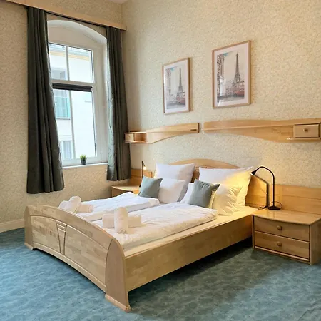 Budget I Ab 59 Eur I Fuer 1-2 Personen I Taegliche Reinigung Gemeinschaftsbereiche I Waschbecken Im I Xxl Gemeinschaftskueche-baeder I Wasch I Trockner I Homestay