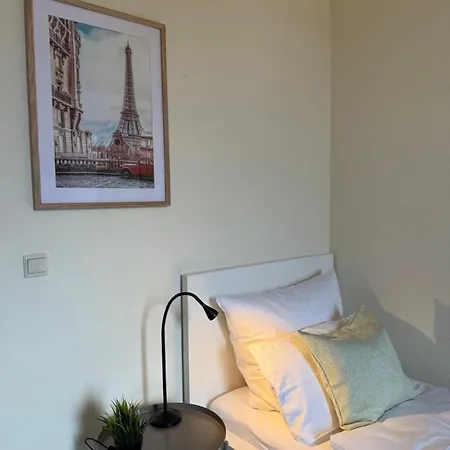 Budget I Ab 59 Eur I Fuer 1-2 Personen I Taegliche Reinigung Gemeinschaftsbereiche I Waschbecken Im I Xxl Gemeinschaftskueche-baeder I Wasch I Trockner I Homestay