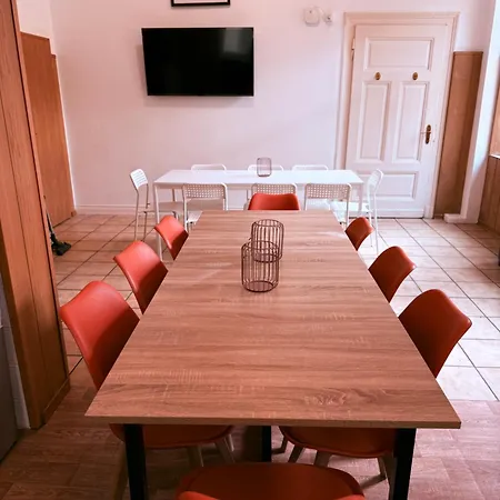 Budget I Ab 59 Eur I Fuer 1-2 Personen I Taegliche Reinigung Gemeinschaftsbereiche I Waschbecken Im I Xxl Gemeinschaftskueche-baeder I Wasch I Trockner I Homestay *