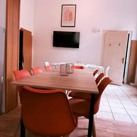 Budget I Ab 59 Eur I Fuer 1-2 Personen I Taegliche Reinigung Gemeinschaftsbereiche I Waschbecken Im I Xxl Gemeinschaftskueche-baeder I Wasch I Trockner I Homestay *