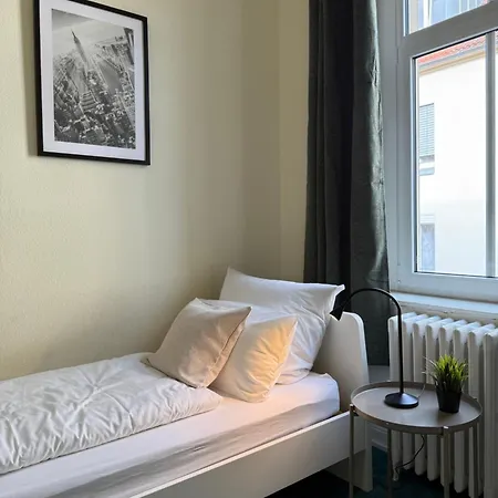 Homestay Budget I Ab 59 Eur I Fuer 1-2 Personen I Taegliche Reinigung Gemeinschaftsbereiche I Waschbecken Im I Xxl Gemeinschaftskueche-baeder I Wasch I Trockner I Ibbenbueren