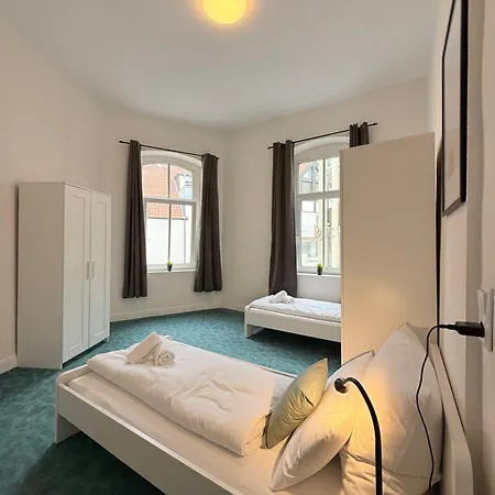 Budget I Ab 59 Eur I Fuer 1-2 Personen I Taegliche Reinigung Gemeinschaftsbereiche I Waschbecken Im I Xxl Gemeinschaftskueche-baeder I Wasch I Trockner I Homestay *