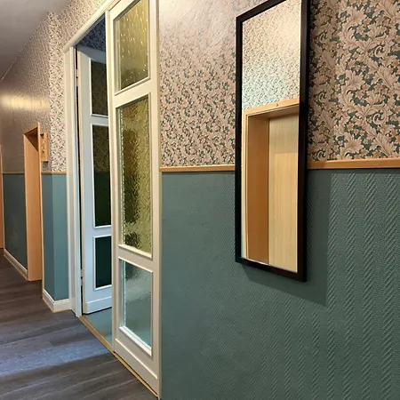 Budget I Ab 59 Eur I Fuer 1-2 Personen I Taegliche Reinigung Gemeinschaftsbereiche I Waschbecken Im I Xxl Gemeinschaftskueche-baeder I Wasch I Trockner I *