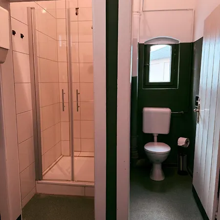 Homestay Budget I Ab 59 Eur I Fuer 1-2 Personen I Taegliche Reinigung Gemeinschaftsbereiche I Waschbecken Im I Xxl Gemeinschaftskueche-baeder I Wasch I Trockner I *