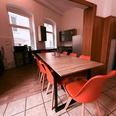 Budget I Ab 59 Eur I Fuer 1-2 Personen I Taegliche Reinigung Gemeinschaftsbereiche I Waschbecken Im I Xxl Gemeinschaftskueche-baeder I Wasch I Trockner I Homestay *