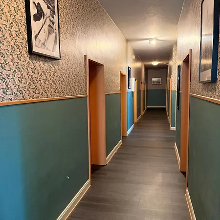 Homestay Budget I Ab 59 Eur I Fuer 1-2 Personen I Taegliche Reinigung Gemeinschaftsbereiche I Waschbecken Im I Xxl Gemeinschaftskueche-baeder I Wasch I Trockner I *