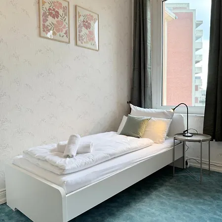 Budget I Ab 59 Eur I Fuer 1-2 Personen I Taegliche Reinigung Gemeinschaftsbereiche I Waschbecken Im I Xxl Gemeinschaftskueche-baeder I Wasch I Trockner I Homestay *
