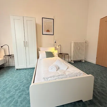 Budget I Ab 59 Eur I Fuer 1-2 Personen I Taegliche Reinigung Gemeinschaftsbereiche I Waschbecken Im I Xxl Gemeinschaftskueche-baeder I Wasch I Trockner I Ibbenbueren