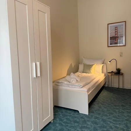 Homestay Budget I Ab 59 Eur I Fuer 1-2 Personen I Taegliche Reinigung Gemeinschaftsbereiche I Waschbecken Im I Xxl Gemeinschaftskueche-baeder I Wasch I Trockner I *