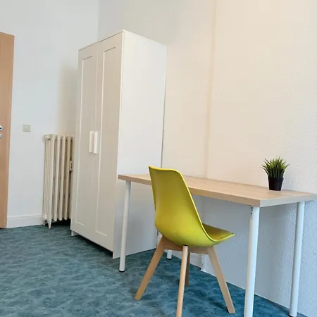 Budget I Ab 59 Eur I Fuer 1-2 Personen I Taegliche Reinigung Gemeinschaftsbereiche I Waschbecken Im I Xxl Gemeinschaftskueche-baeder I Wasch I Trockner I * Ibbenbueren