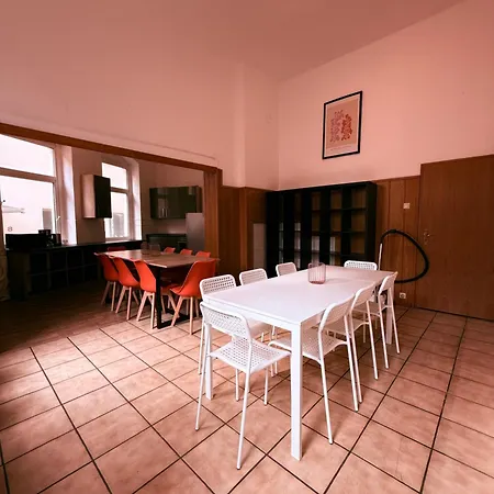 Homestay Budget I Ab 59 Eur I Fuer 1-2 Personen I Taegliche Reinigung Gemeinschaftsbereiche I Waschbecken Im I Xxl Gemeinschaftskueche-baeder I Wasch I Trockner I *