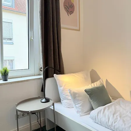 Budget I Ab 59 Eur I Fuer 1-2 Personen I Taegliche Reinigung Gemeinschaftsbereiche I Waschbecken Im I Xxl Gemeinschaftskueche-baeder I Wasch I Trockner I *